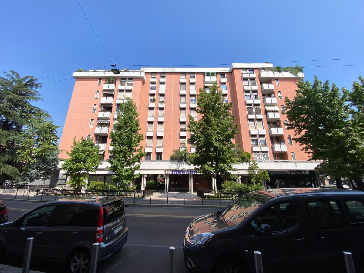 Suite Boutique Moscova Мілан Екстер'єр фото